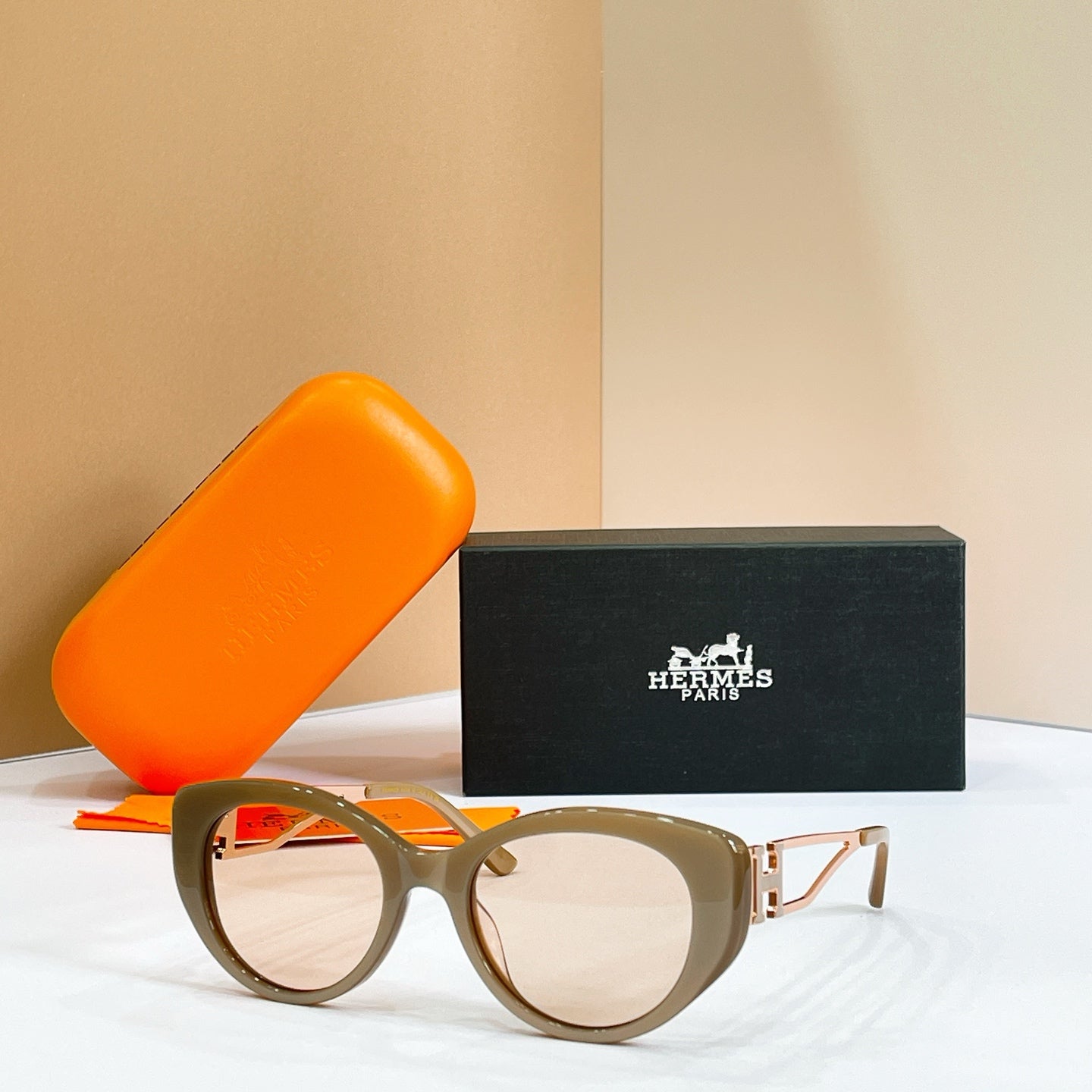 HERM¨¨S Sunglasses H8125S