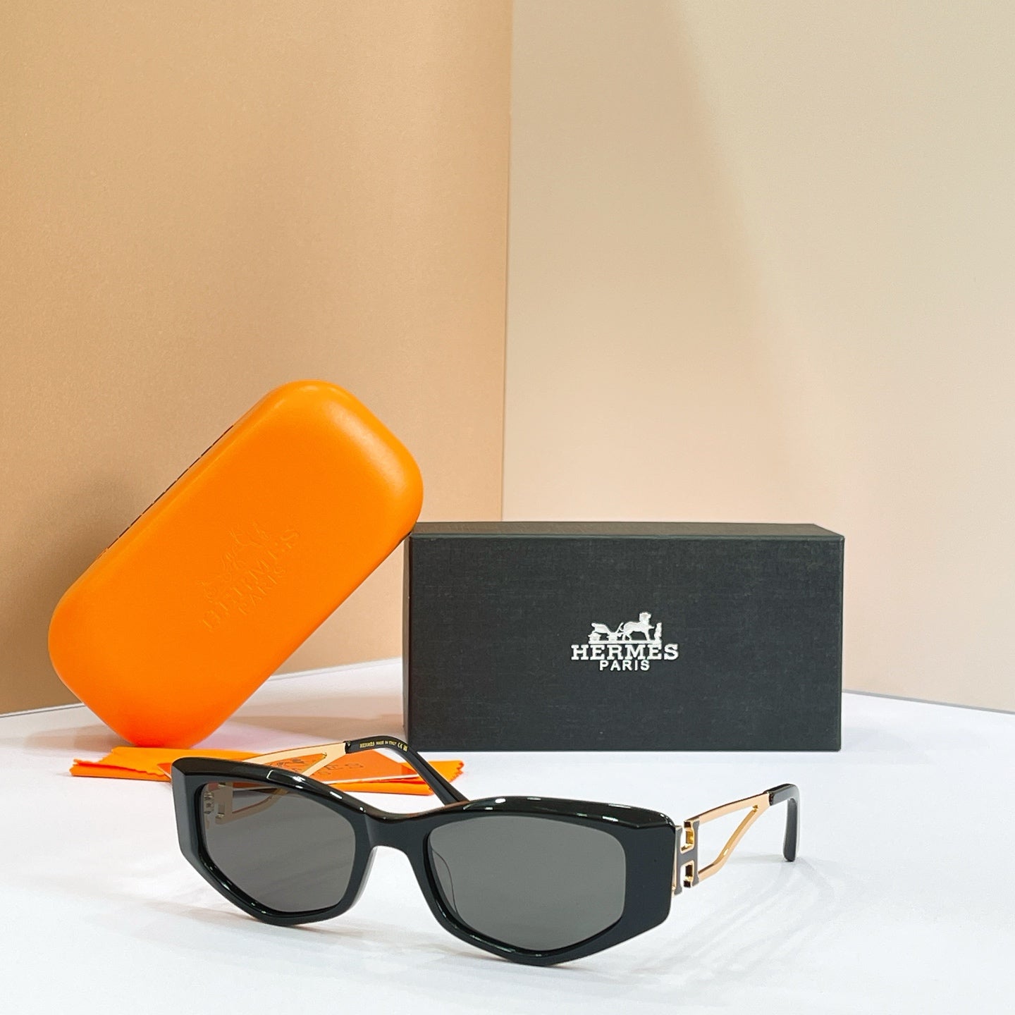 HERM¨¨S Sunglasses H8126S