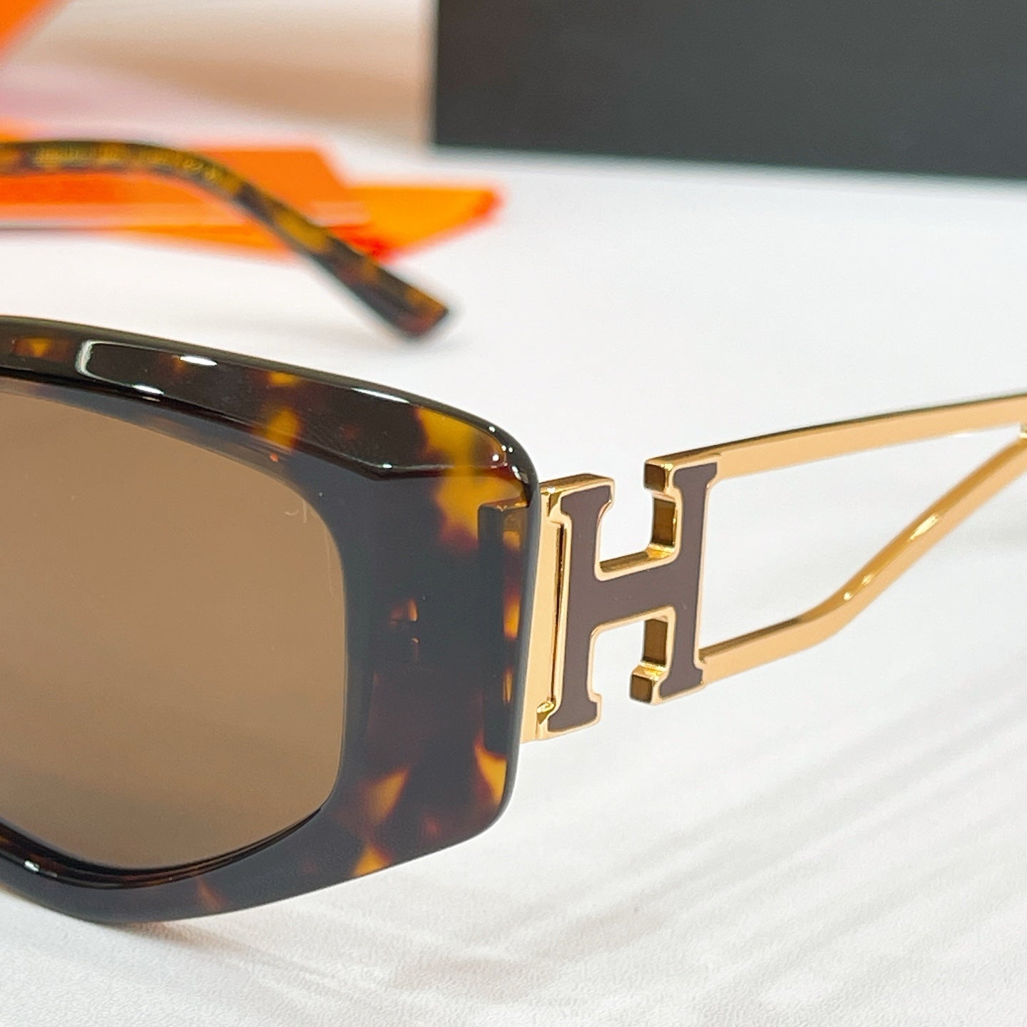 HERM¨¨S Sunglasses H8126S